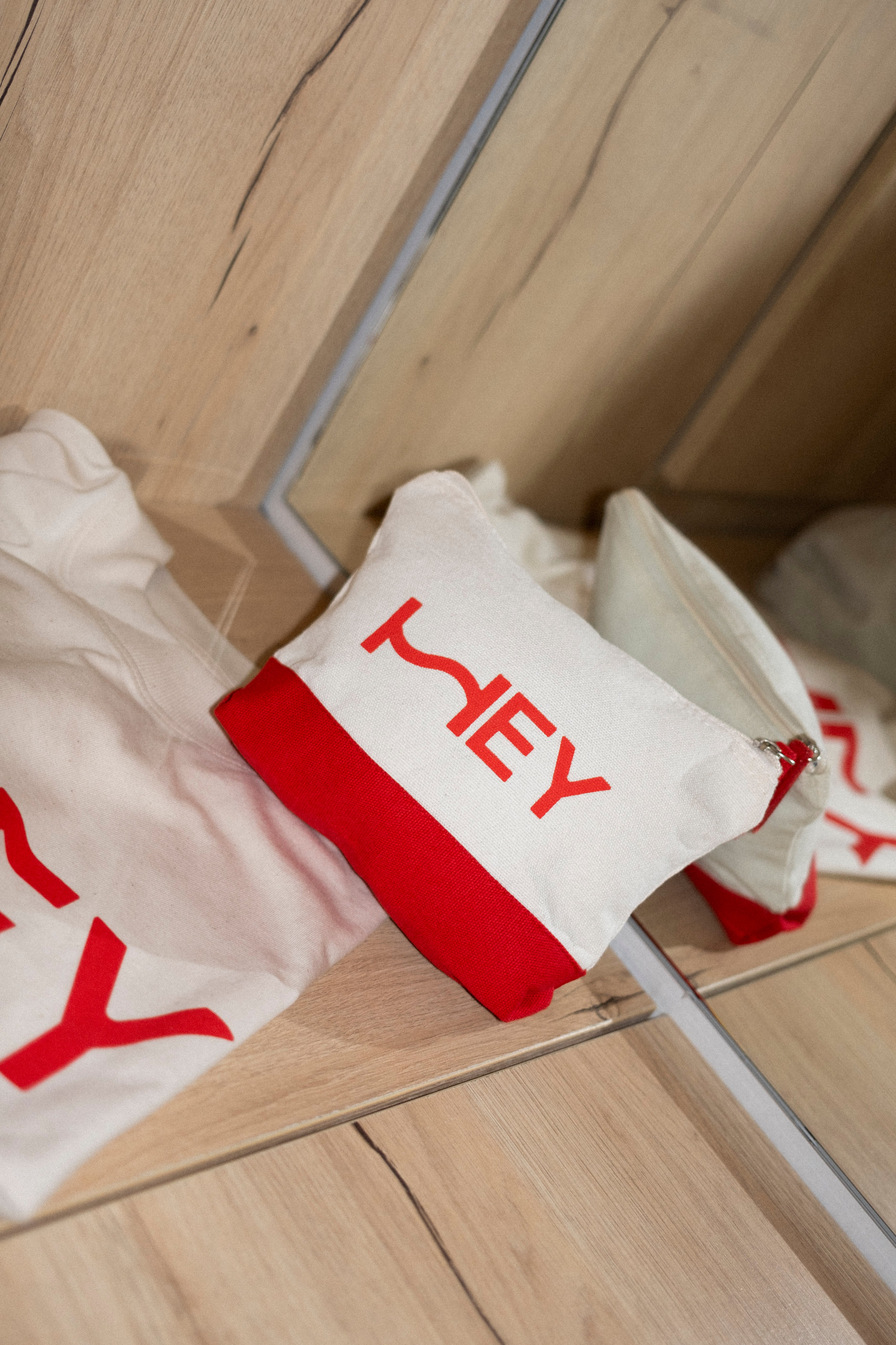 THE GIFT KIT